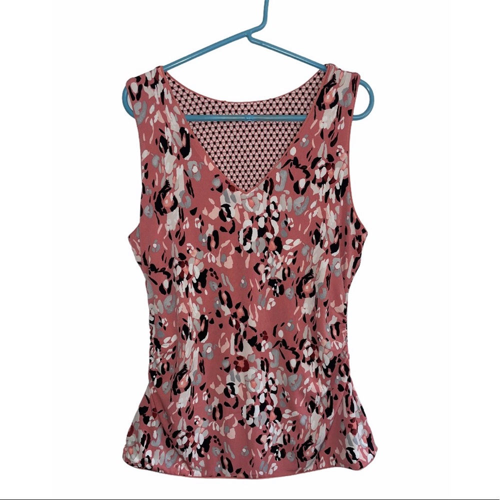 Detailed v neck tank